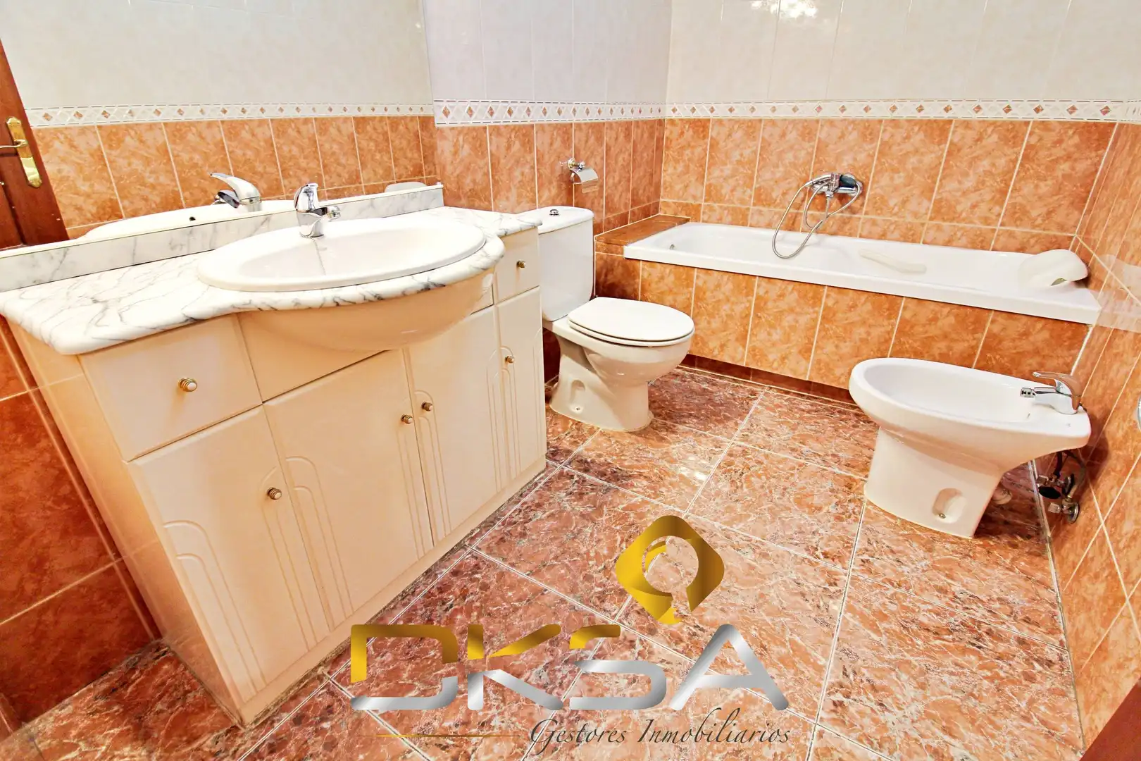 Bany de Casa o xalet en venda en Vila-real amb Terrassa, Traster i Moblat