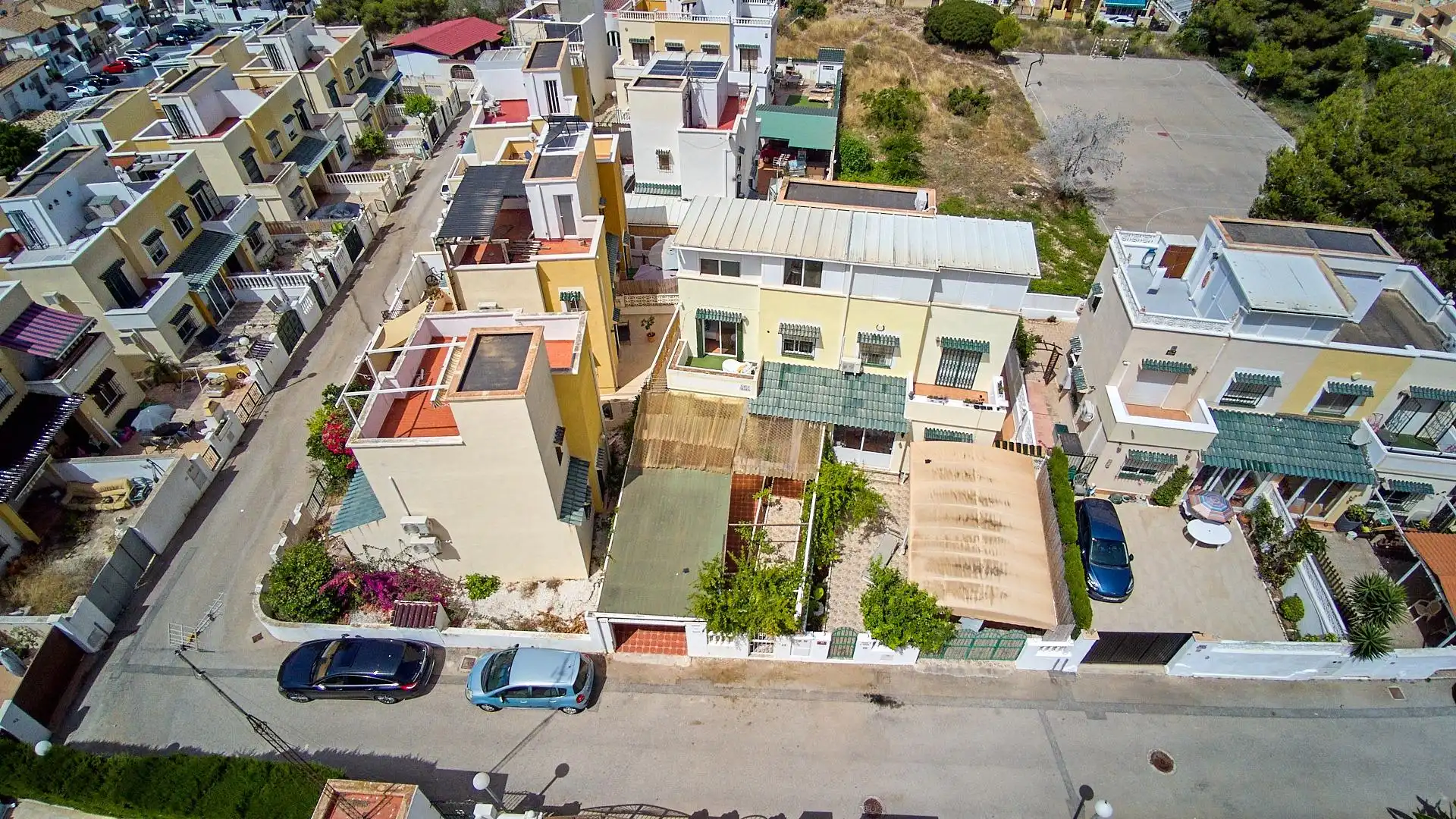 Vista exterior de Casa adosada en venta en Orihuela con Aire acondicionado, Calefacción y Jardín privado