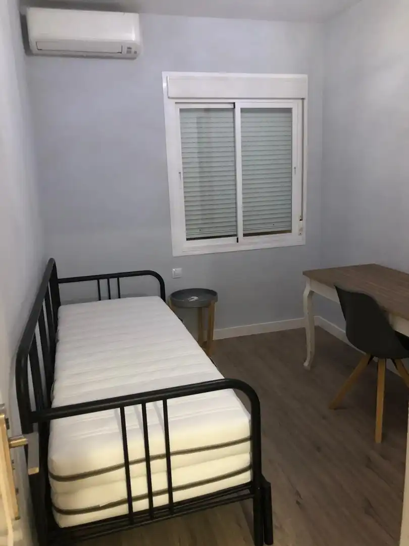 Schlafzimmer von Wohnung zur Miete in Fuengirola mit Klimaanlage, Terrasse und Möbliert