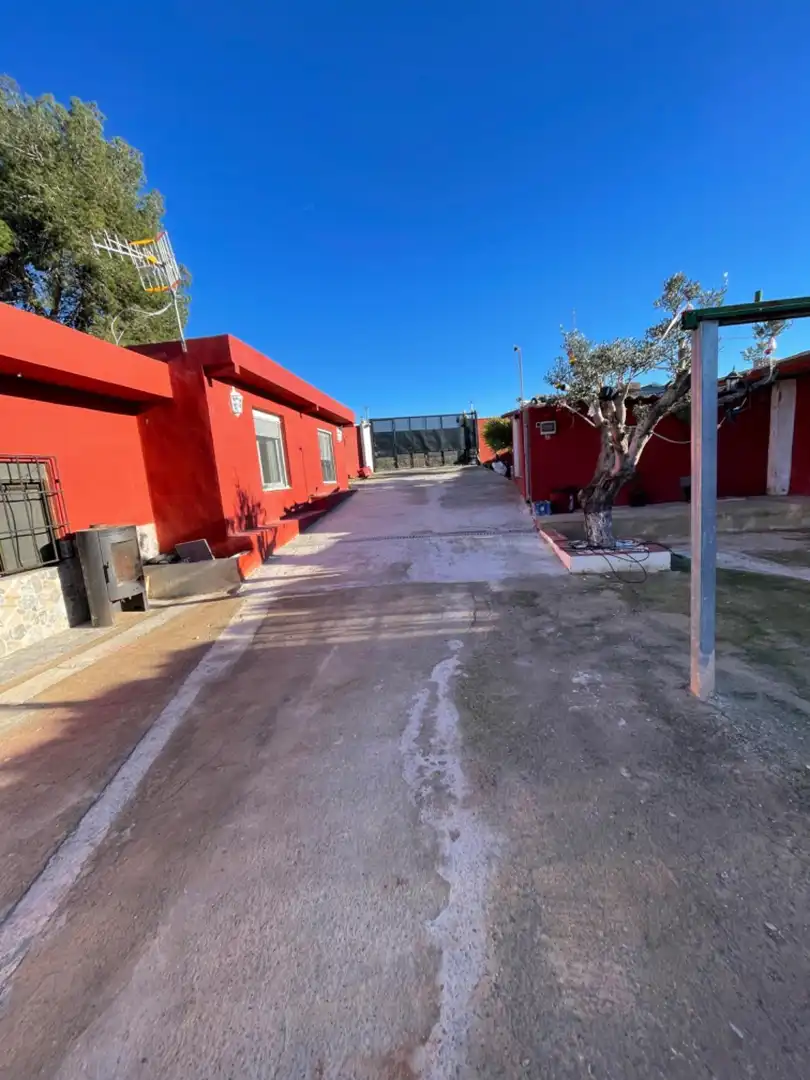 Exterior view of Houses for sale in Pedralba  with Air Conditioner, Swimming Pool and Alarm
