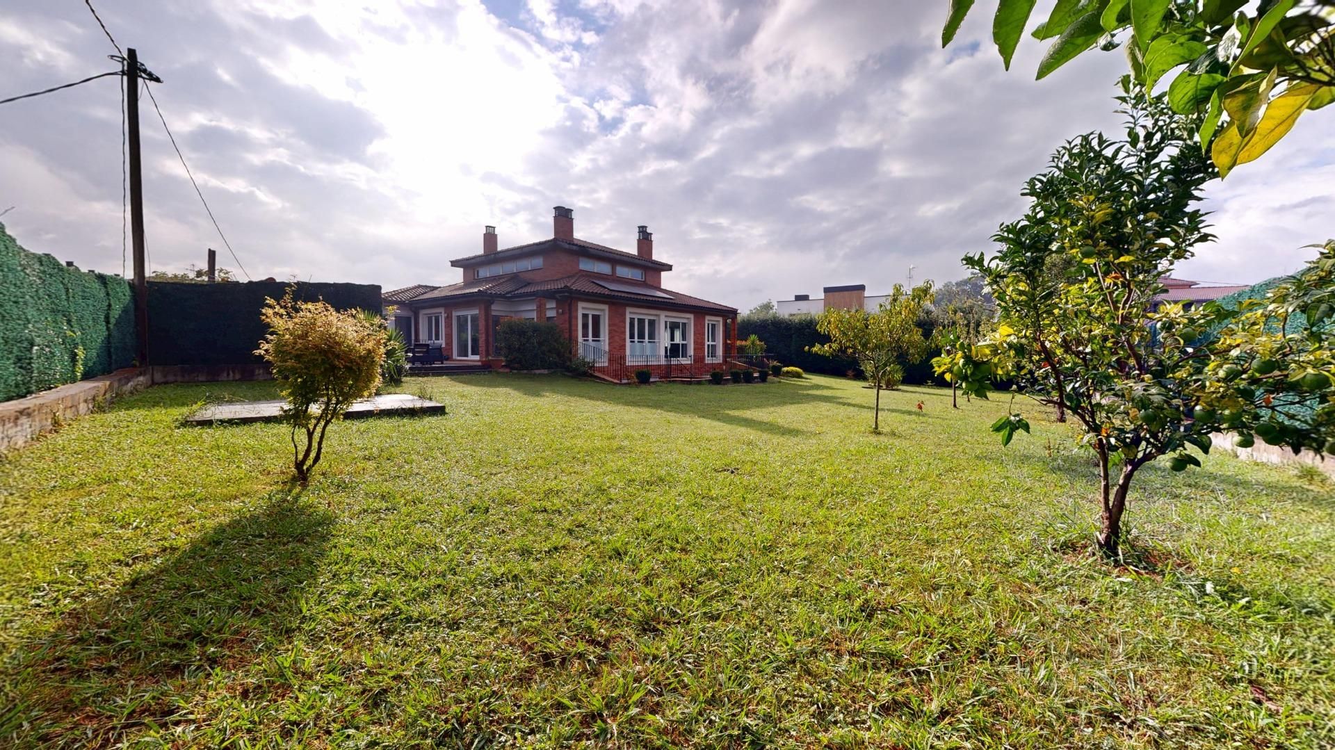 Jardí de Casa adosada en venda en Basauri  amb Jardí privat, Terrassa i Traster
