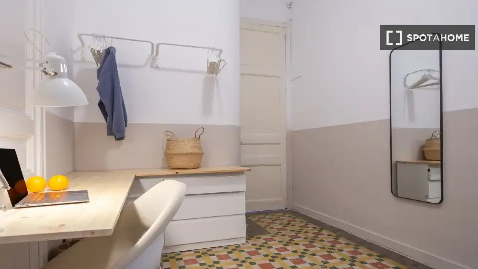 Bathroom of Flat for share in Barcelona  with Air Conditioner, Heating and Furnished