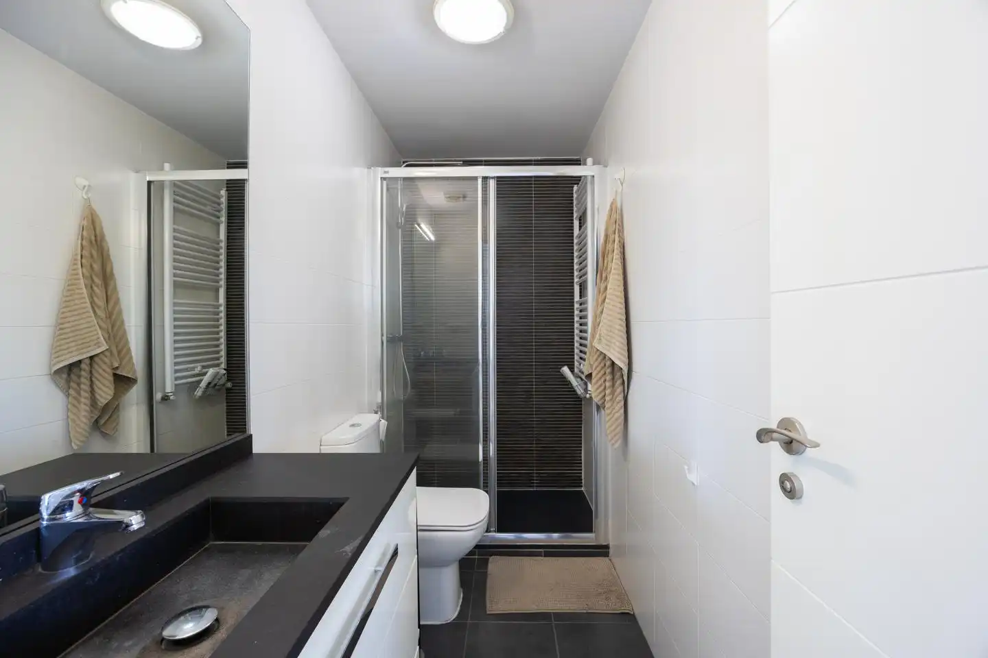 Bathroom of Attic for rent in Madrid  with Air Conditioner, Heating and Terrace