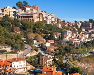 Vista exterior de Edifici en venda en Cornellà de Llobregat