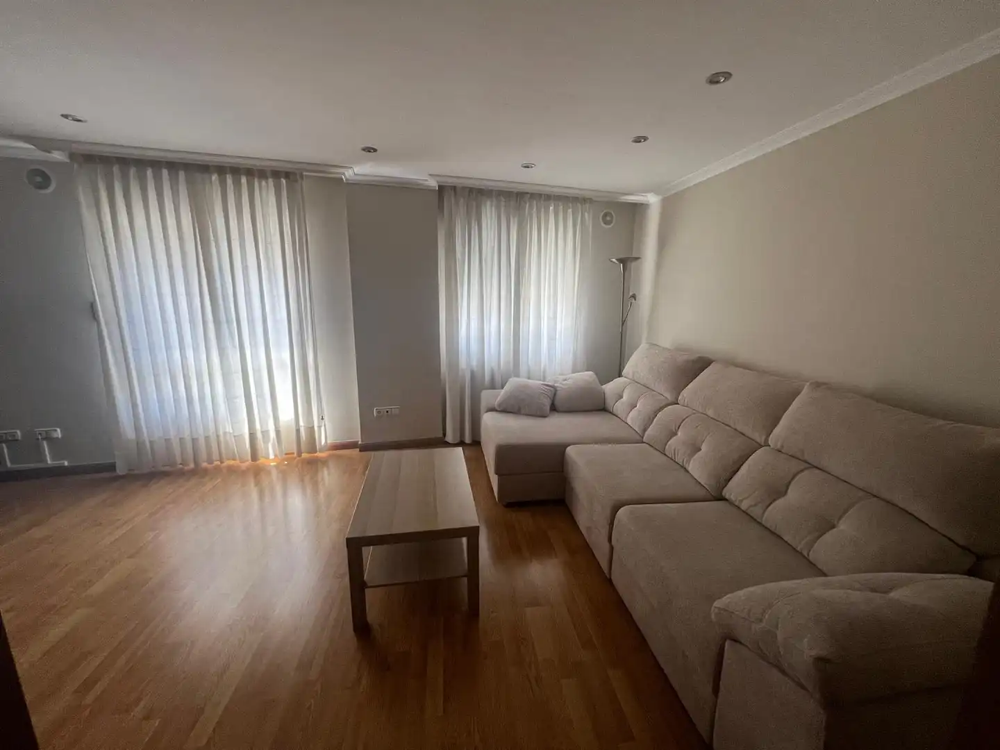 Sala d'estar de Pis en venda en Gijón  amb Parquet i Alarma