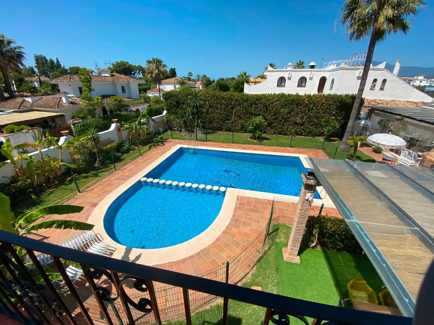 Schwimmbecken von Wohnungen zur Miete in Estepona mit Klimaanlage, Heizung und Privatgarten