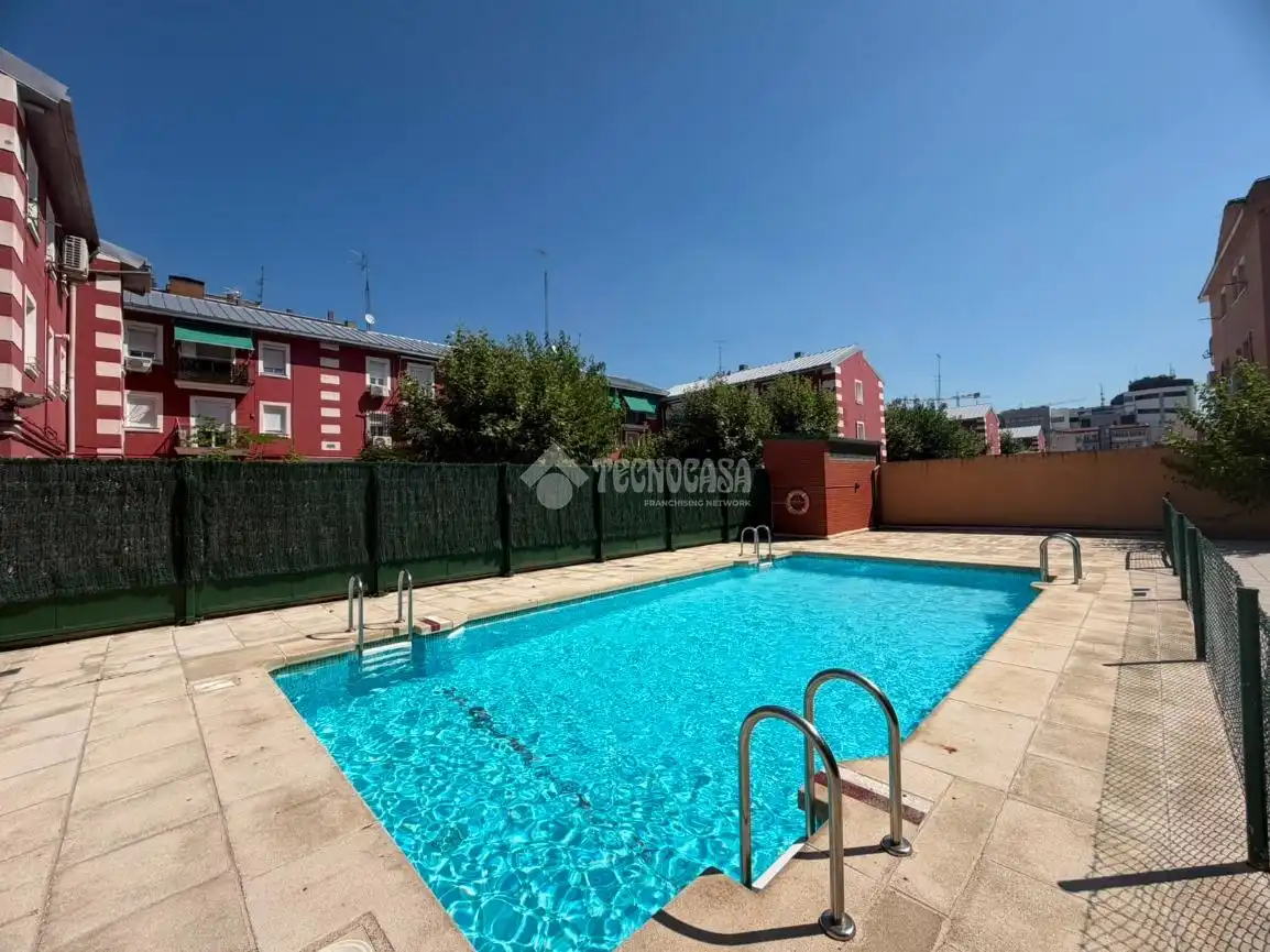 Piscina de Pis en venda en Madrid amb Aire condicionat, Calefacció i Traster