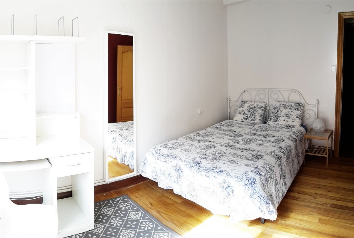 Bedroom of Flat to rent in Donostia - San Sebastián   with Heating, Microwave and Balcony