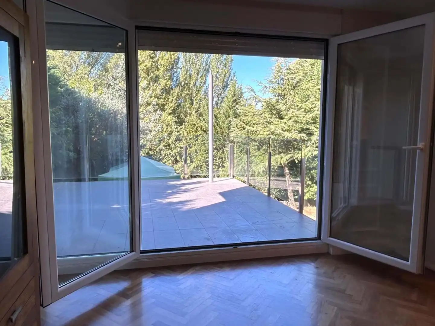 Vista exterior de Casa o xalet en venda en Sariegos amb Calefacció, Terrassa i Piscina