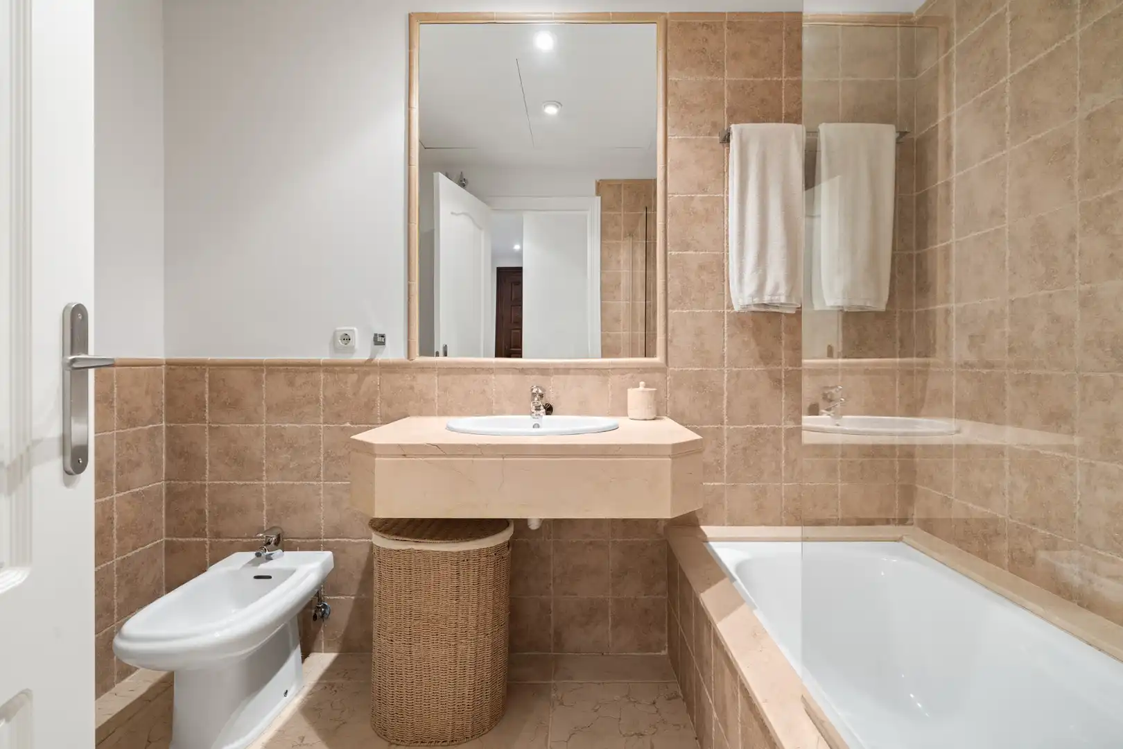Bany de Apartament en venda en Benahavís amb Aire condicionat, Terrassa i Piscina