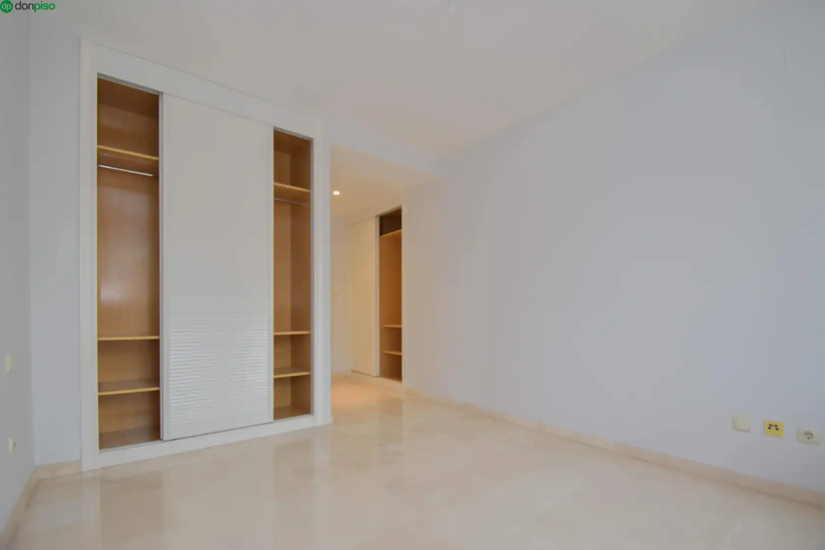 Bedroom of Attic for sale in Granada  with Heating, Private garden and Parquet flooring