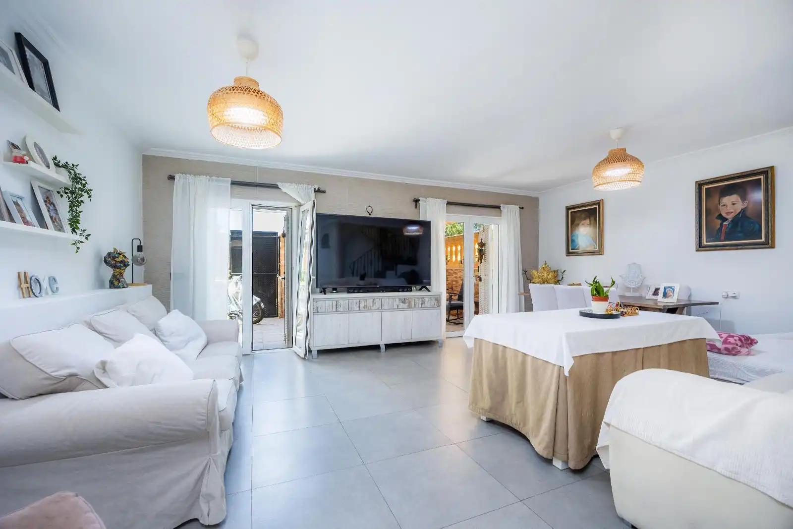 Wohnzimmer von Einfamilien-Reihenhaus zum Verkauf in Capdepera mit Klimaanlage, Terrasse und Schwimmbad