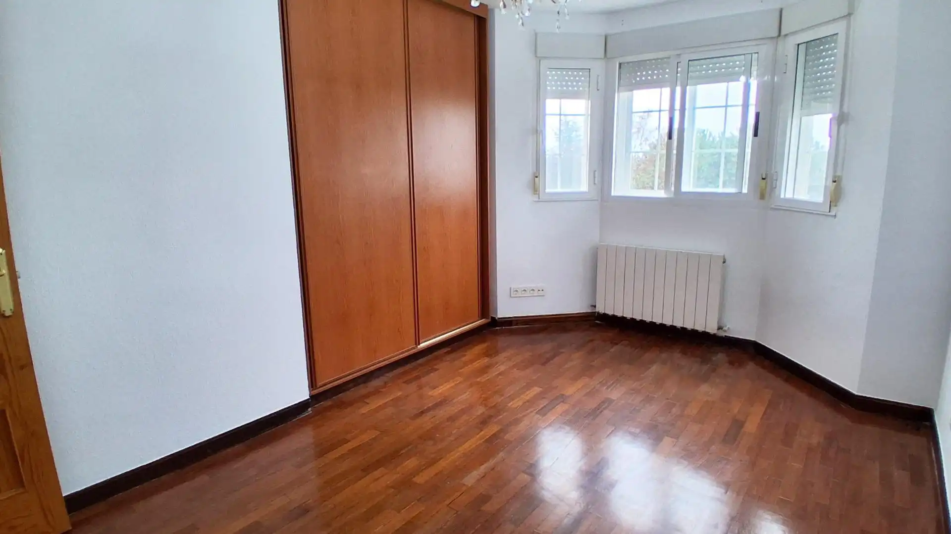 Schlafzimmer von Einfamilien-Reihenhaus zum Verkauf in Cabrerizos mit Heizung, Abstellraum und Schwimmbad