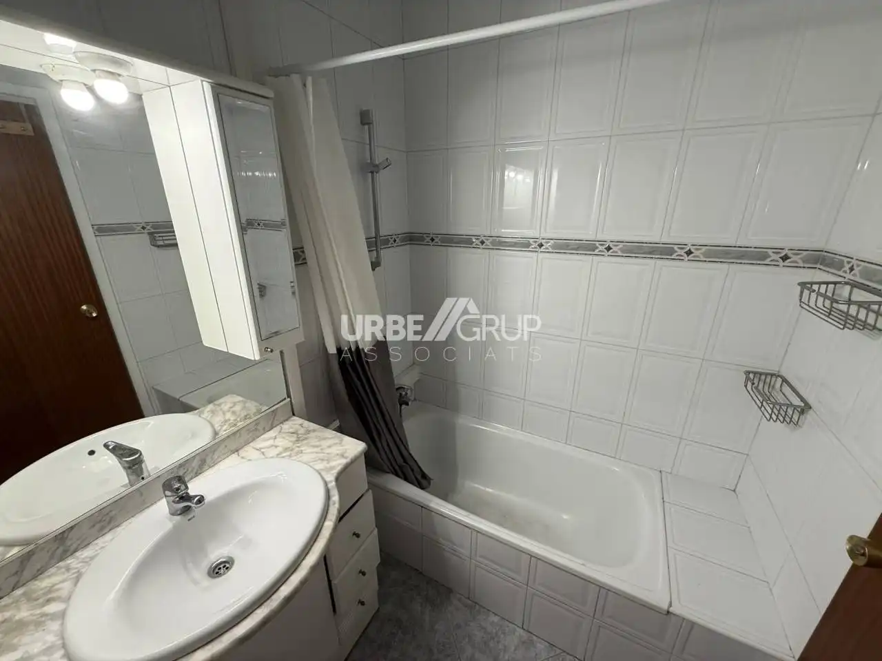 Bathroom of Flat for rent in Terrassa  with Heating and Balcony