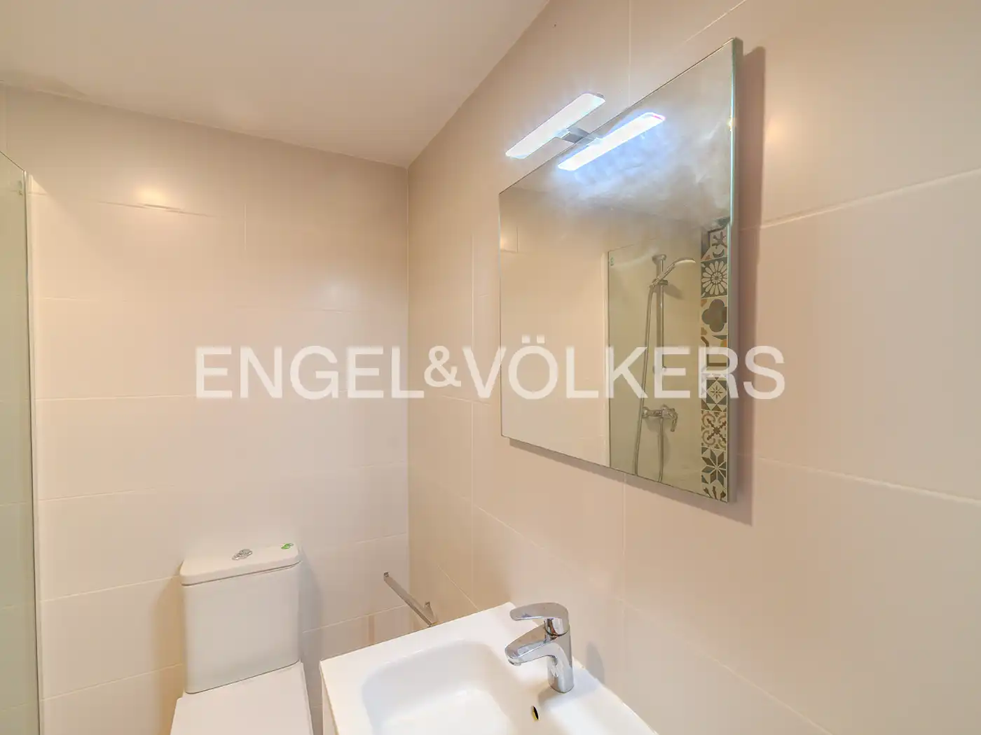Baño de Apartamento en venta en Alicante / Alacant con Calefacción y Terraza
