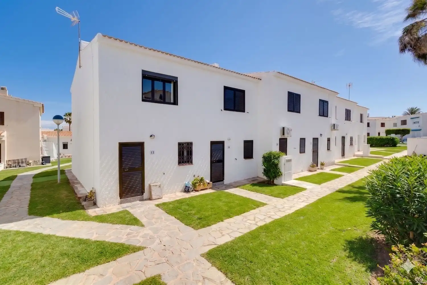 Reihenhaus mit Pool zum Verkauf in Calle Violetas 104