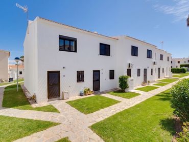 Adossat amb piscina en venda a Calle Violetas 104
