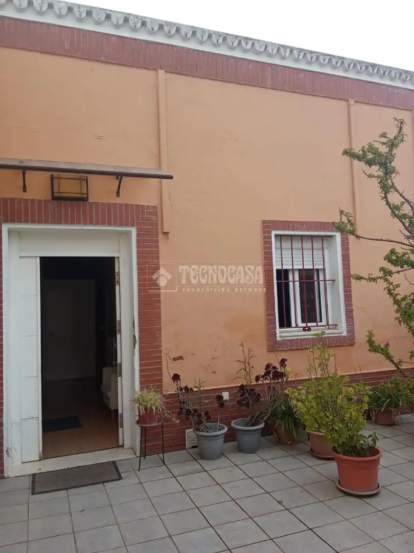 Vista exterior de Casa o chalet en venta en Castilleja de la Cuesta con Aire acondicionado