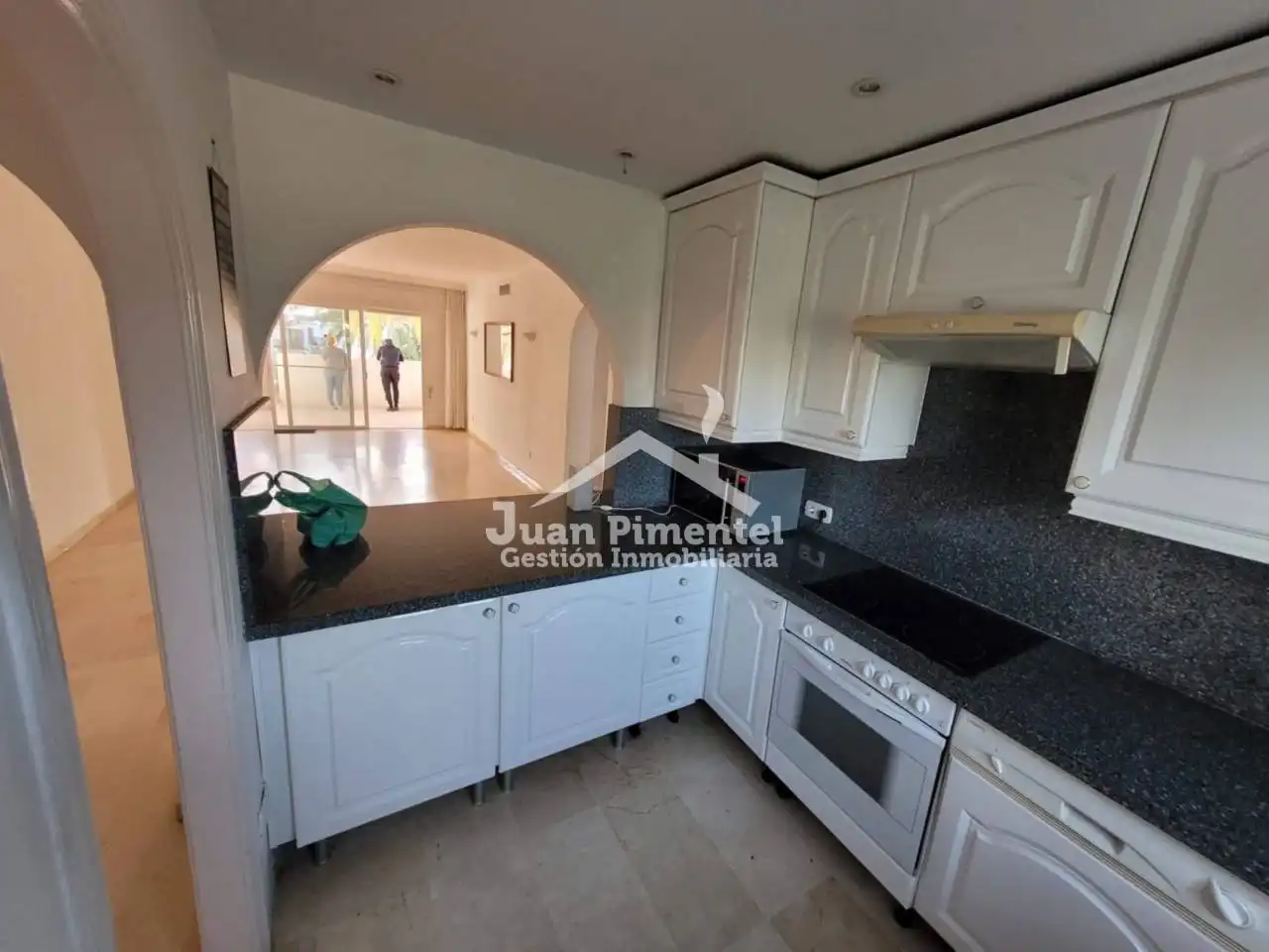 Apartamento con piscina en venta en Urbanizacion HACIENDA BEACH 10, imagen 3