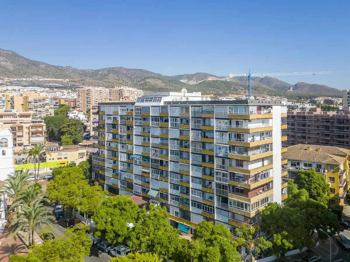 Vista exterior de Apartamento de alquiler en Benalmádena con Aire acondicionado y Piscina comunitaria