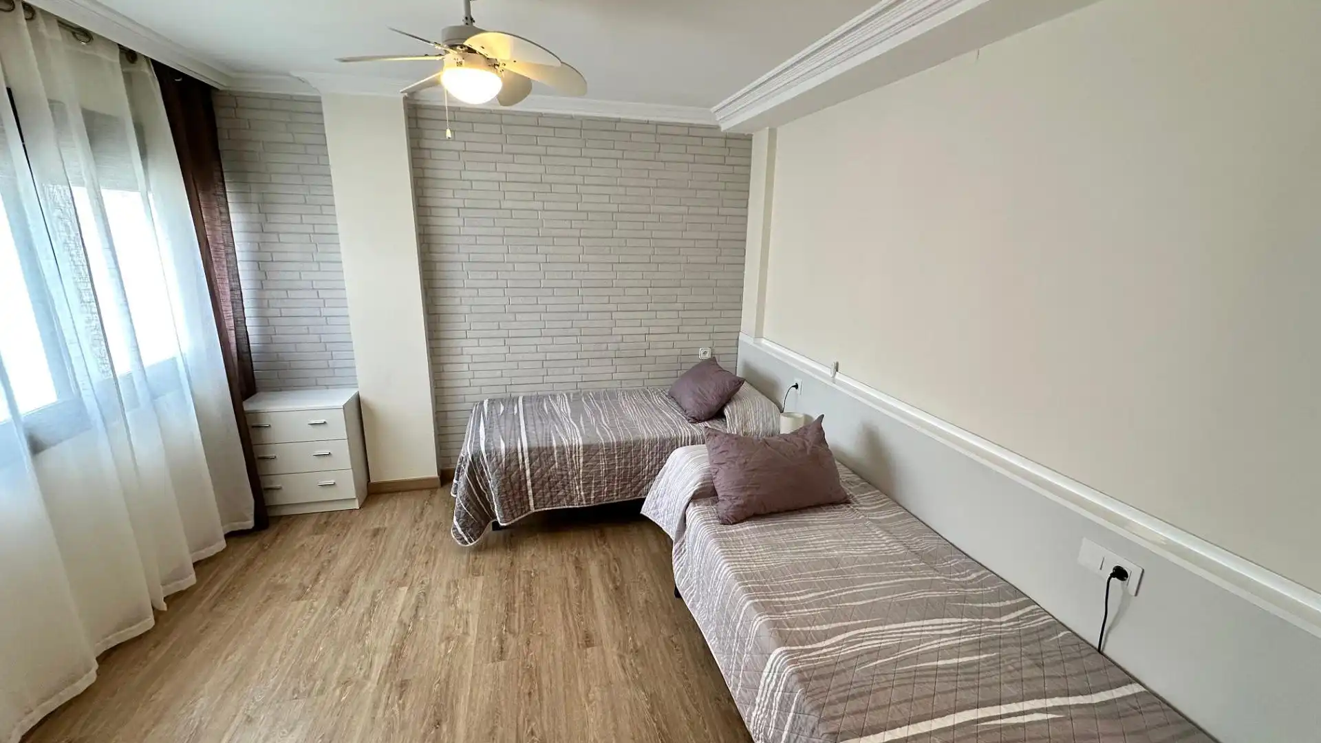 Dormitori de Apartament de lloguer en Alicante / Alacant amb Aire condicionat, Calefacció i Parquet