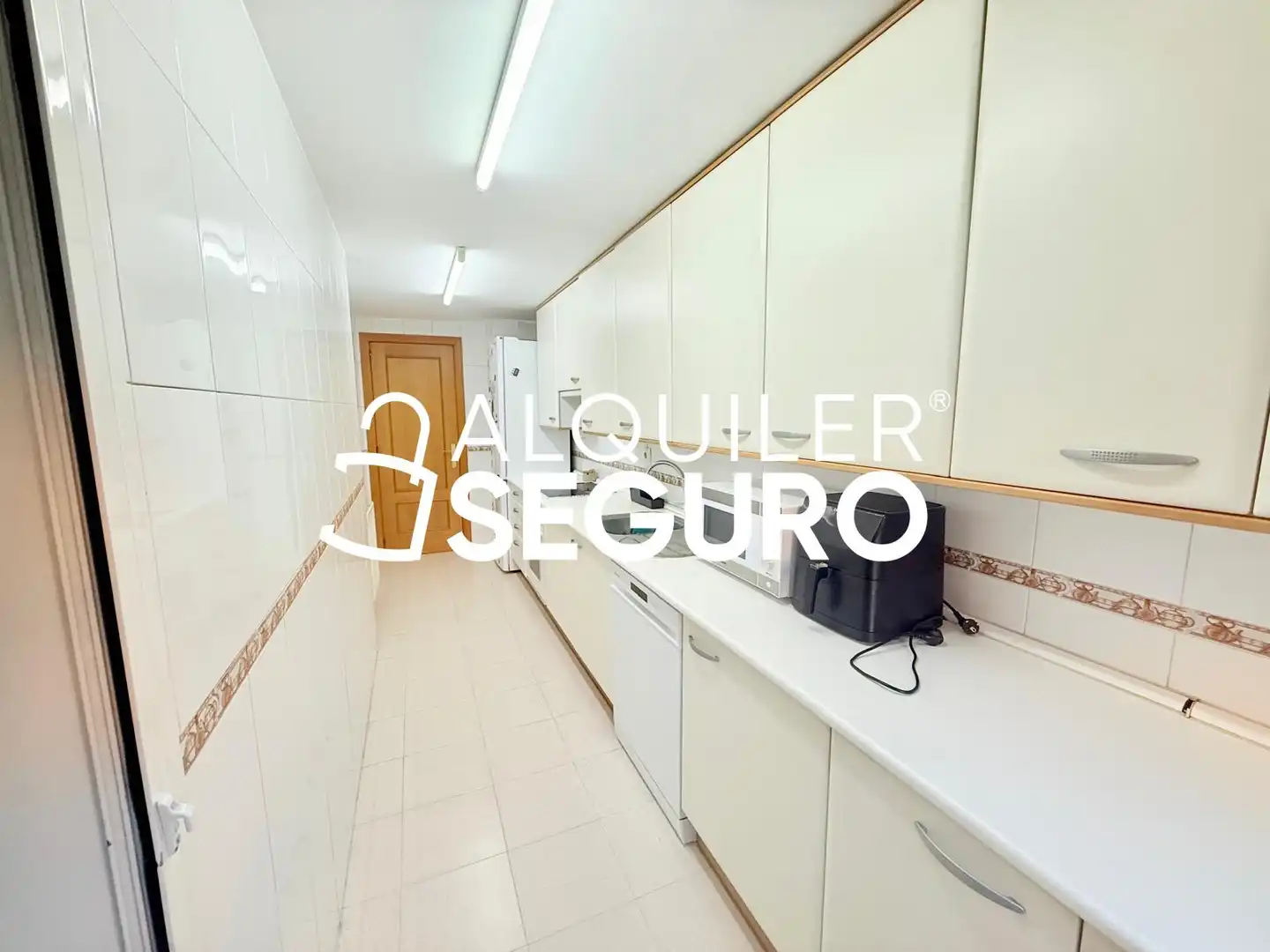Kitchen of Flat for rent in Madrid  with Air Conditioner and Heating