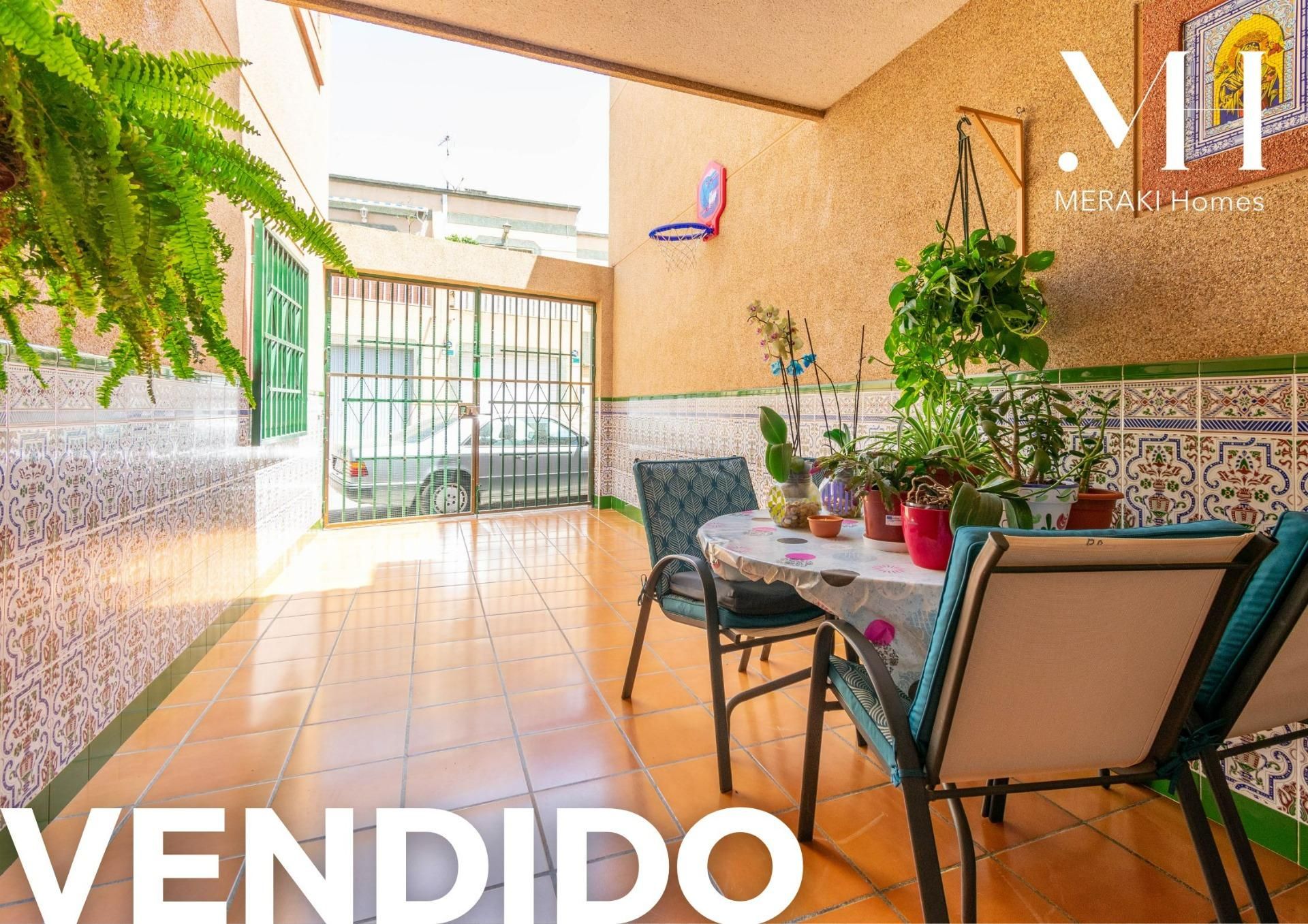 Vista exterior de Casa o chalet en venta en  Almería Capital con Aire acondicionado, Terraza y Trastero