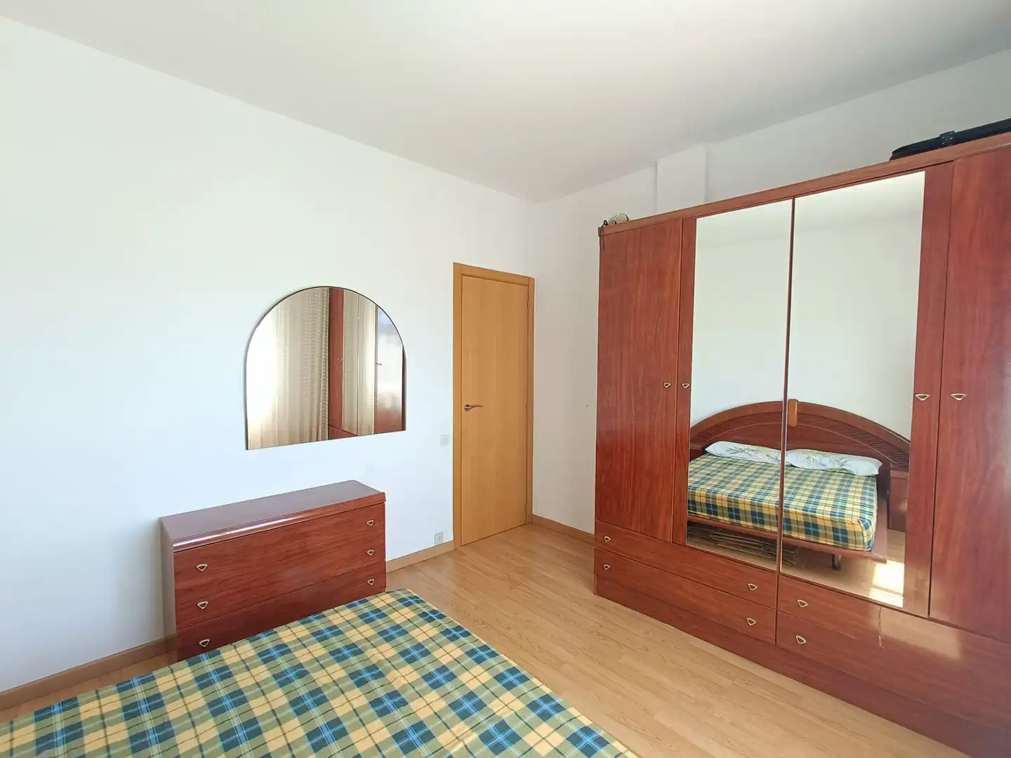 Habitación de Piso en venta en L'Hospitalet de Llobregat con Amueblado y Balcón