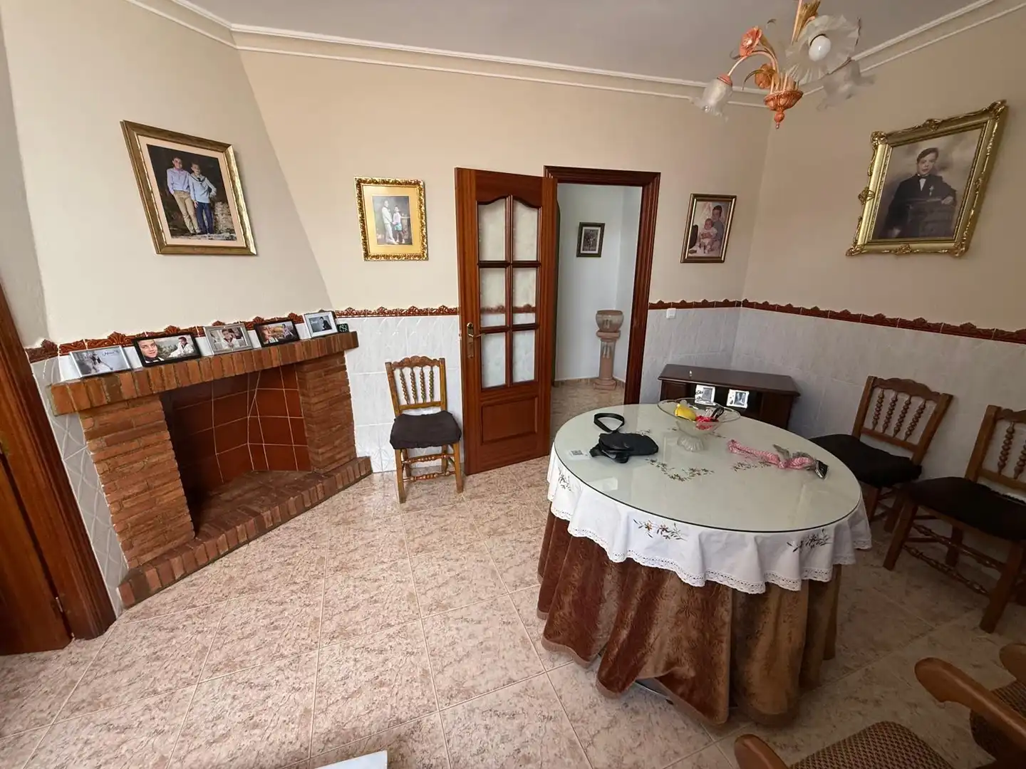 Sala d'estar de Casa o xalet en venda en Encinas Reales amb Moblat i Balcó