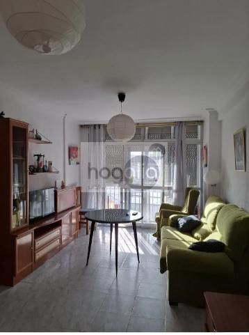 Sala d'estar de Pis de lloguer en  Sevilla Capital amb Aire condicionat, Terrassa i Moblat