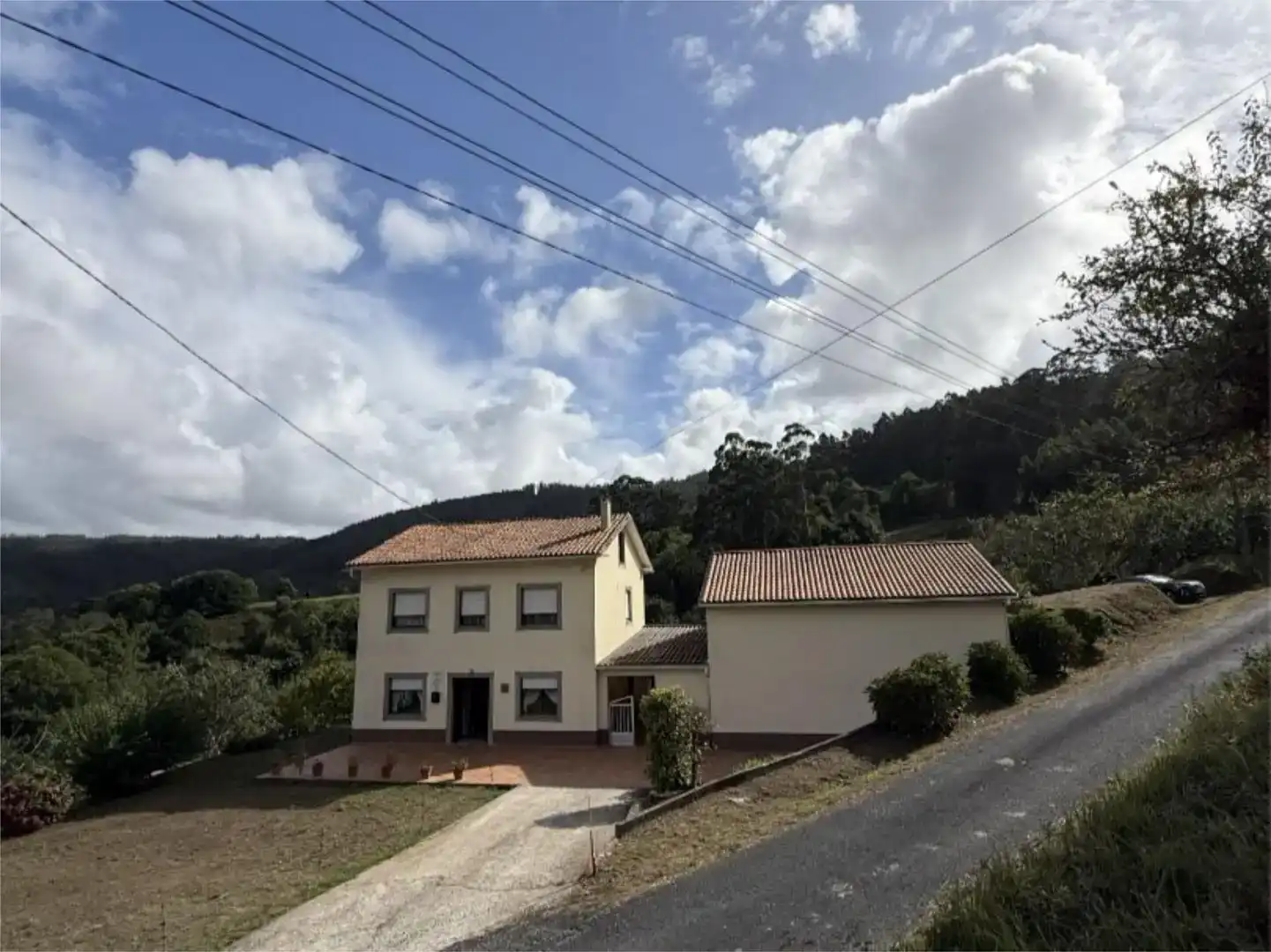 Vista exterior de Pis en venda en Valdoviño amb Jardí privat, Traster i Moblat