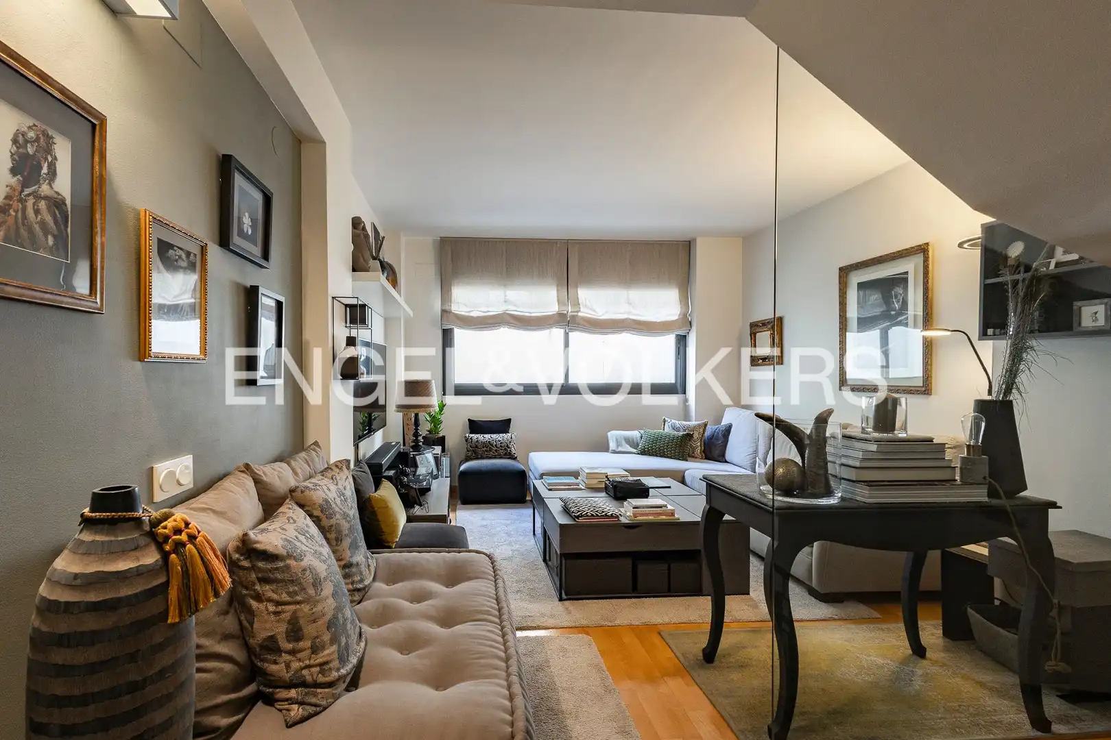 Living room of Duplexes for sale in  Barcelona Capital  with Air Conditioner, Heating and Parquet flooring