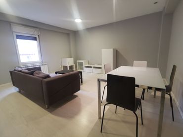 Flat with balcony to rent in Paseo de Canalejas