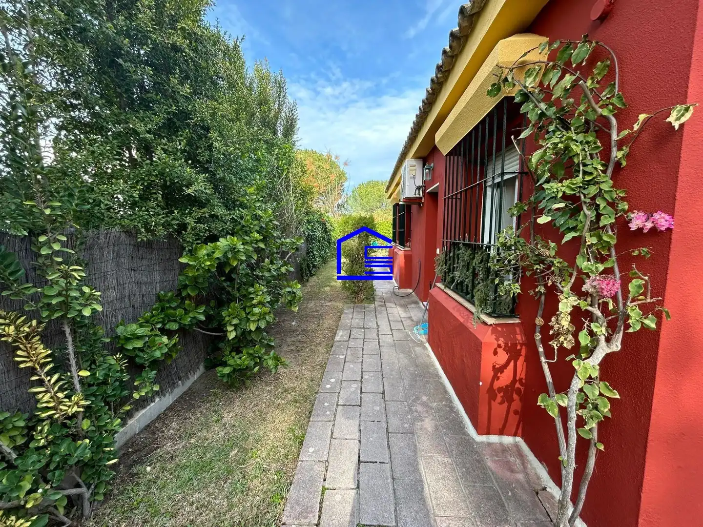 Vista exterior de Casa o chalet de alquiler en El Puerto de Santa María con Aire acondicionado, Calefacción y Jardín privado