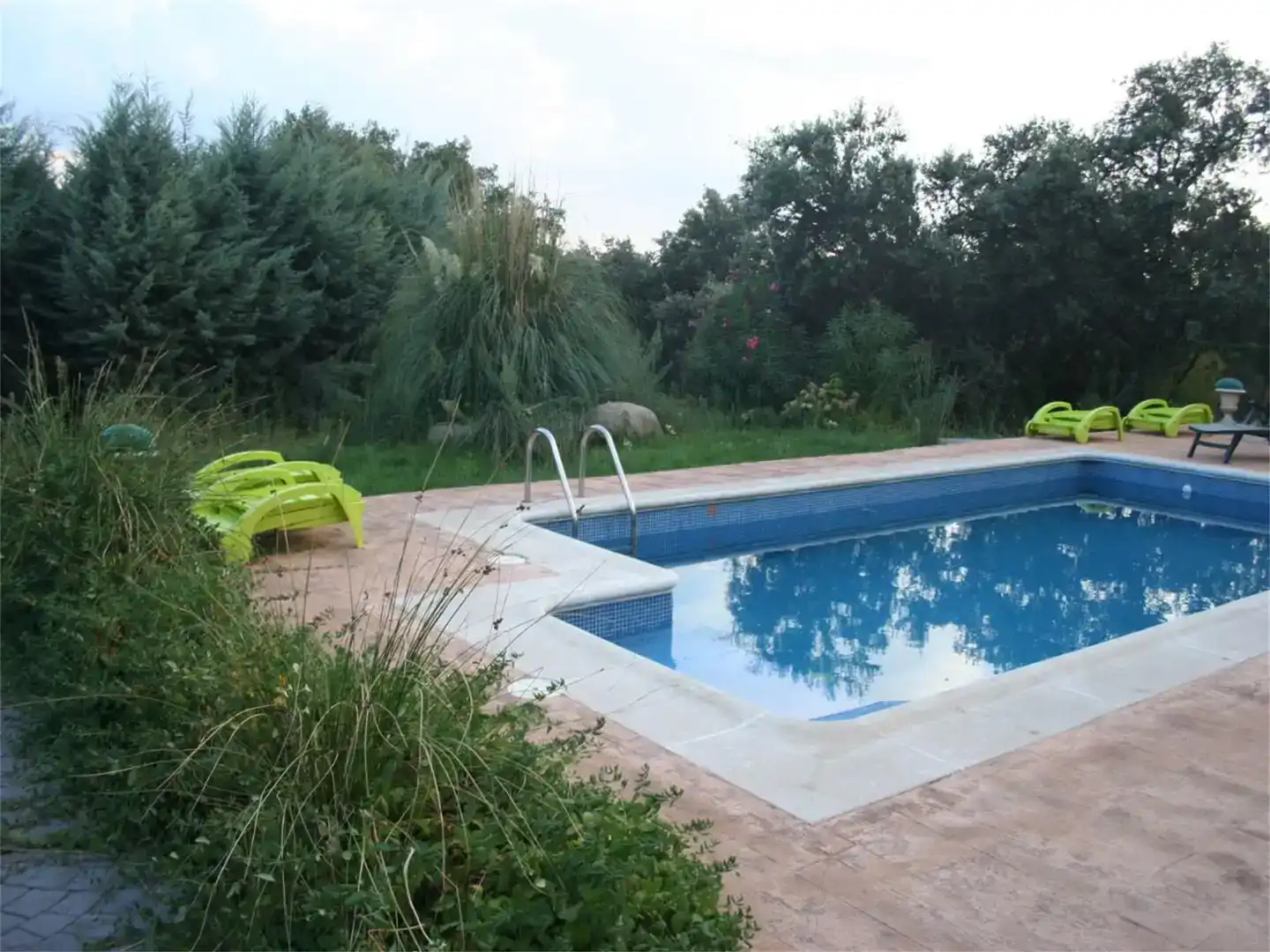 Piscina de Piso de alquiler en Valdemorillo con Aire acondicionado, Jardín privado y Parquet
