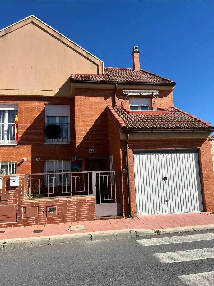 Detached house for sale in Medina del Campo