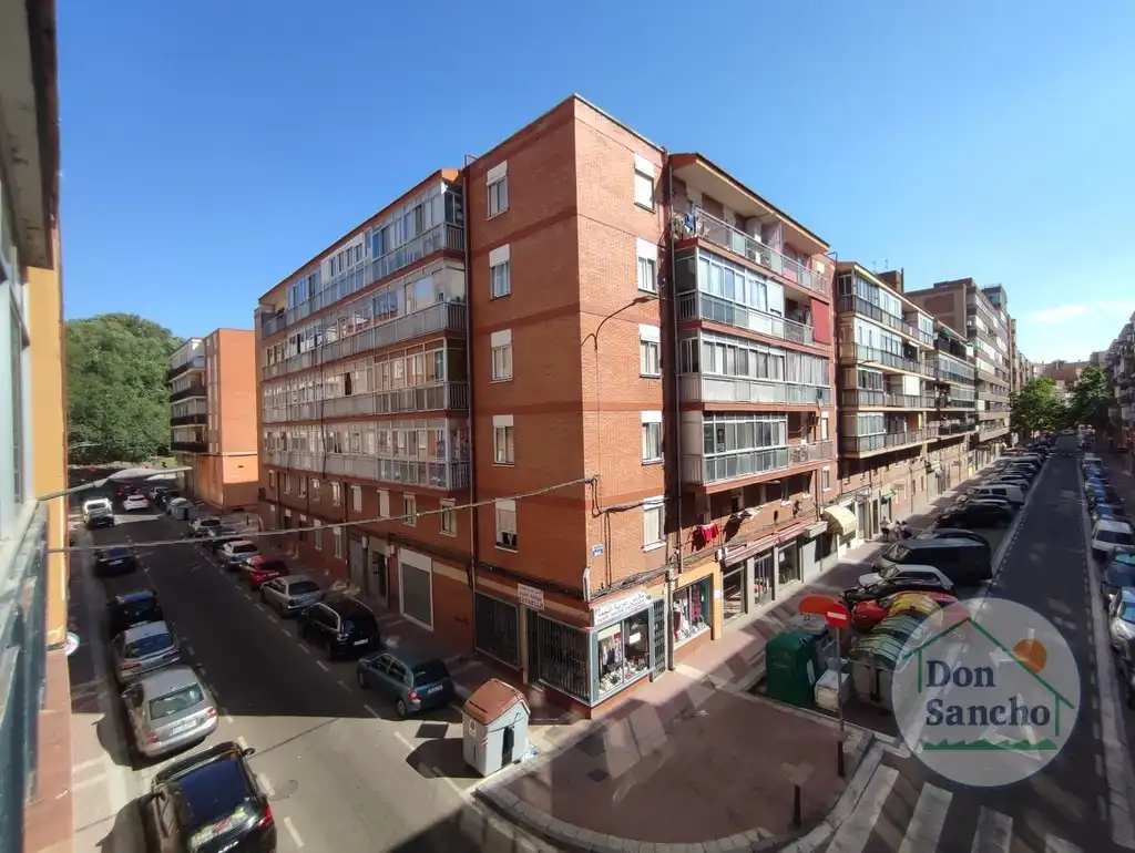 Vista exterior de Pis en venda en Valladolid amb Calefacció, Moblat i Balcó