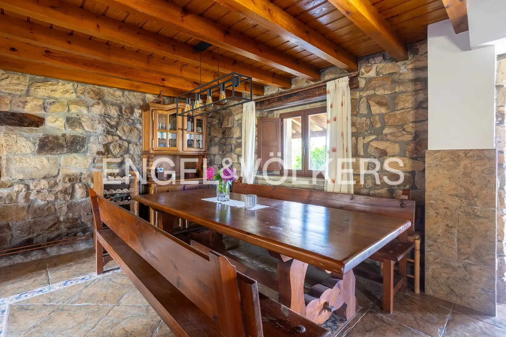 Comedor de Finca rústica en venta en Villacarriedo con Calefacción, Jardín privado y Terraza