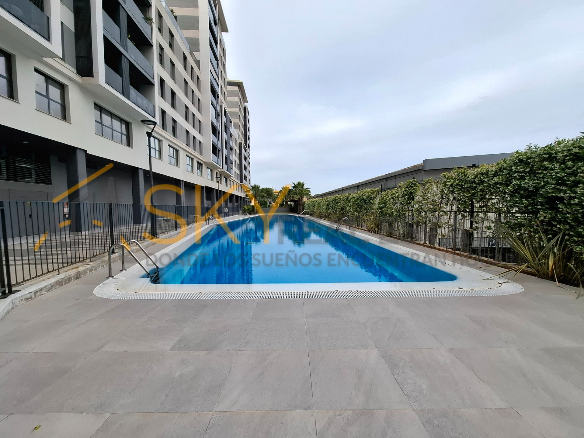 Swimming pool of Flat for sale in  Valencia Capital  with Air Conditioner, Storage room and Furnished