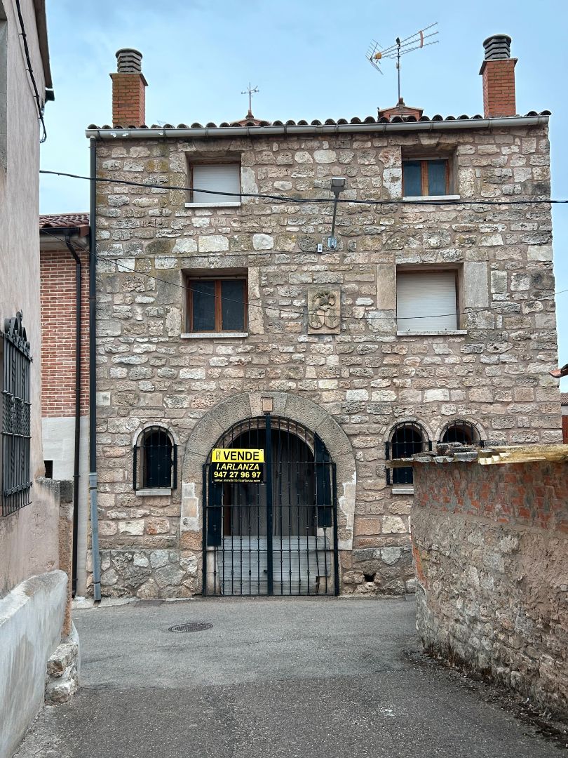 Vista exterior de Casa adosada en venda en Santa María del Campo amb Calefacció, Terrassa i Moblat