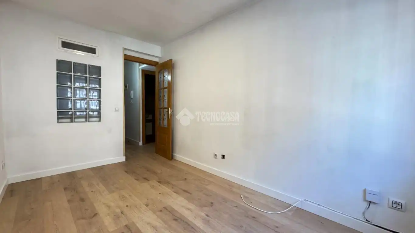 Bedroom of Flat for sale in Madrid  with Air Conditioner