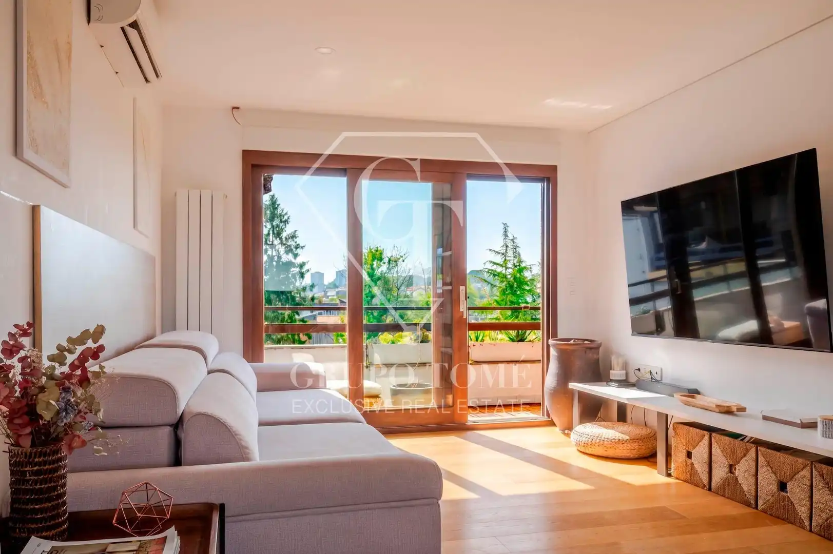 Sala d'estar de Pis en venda en Donostia - San Sebastián  amb Aire condicionat, Calefacció i Terrassa