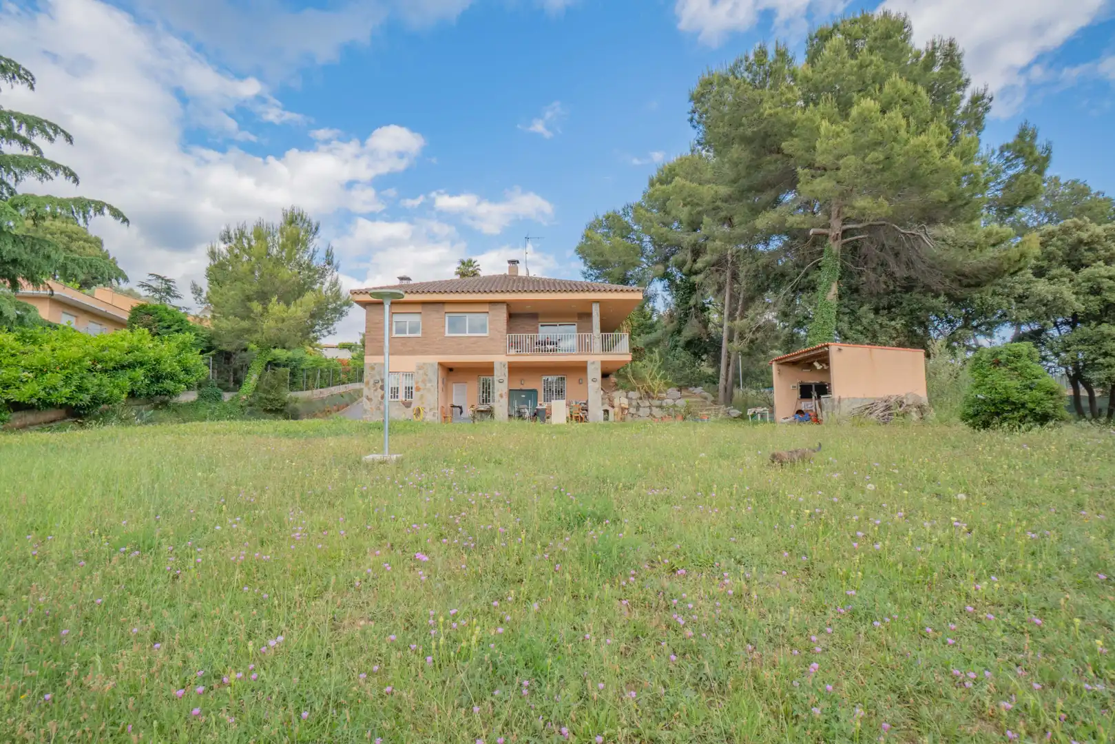 Vista exterior de Casa o xalet en venda en Sabadell amb Aire condicionat, Calefacció i Jardí privat