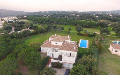 Außenansicht von Haus oder Chalet zum verkauf in Sotogrande mit Klimaanlage, Terrasse und Schwimmbad