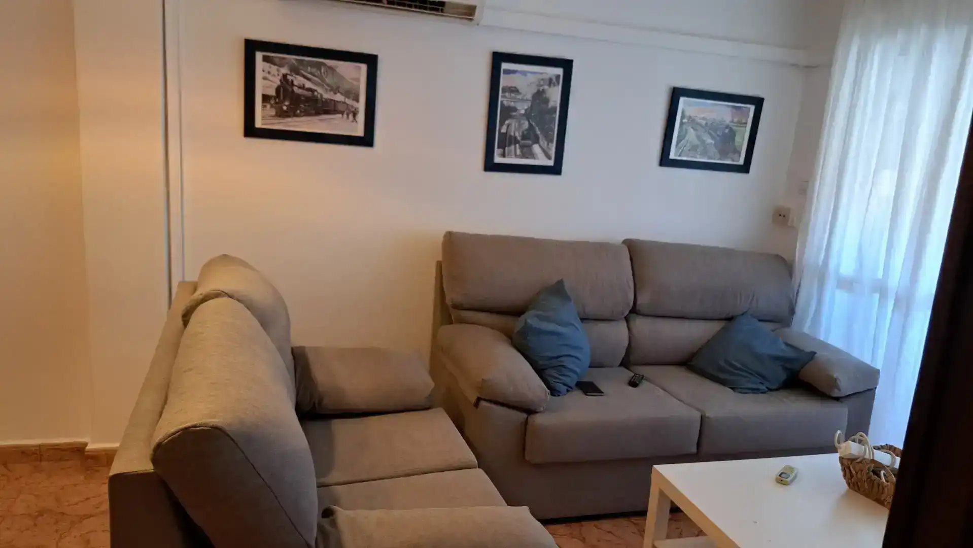 Wohnzimmer von Wohnung zur Miete in  Sevilla Capital mit Klimaanlage und Balkon