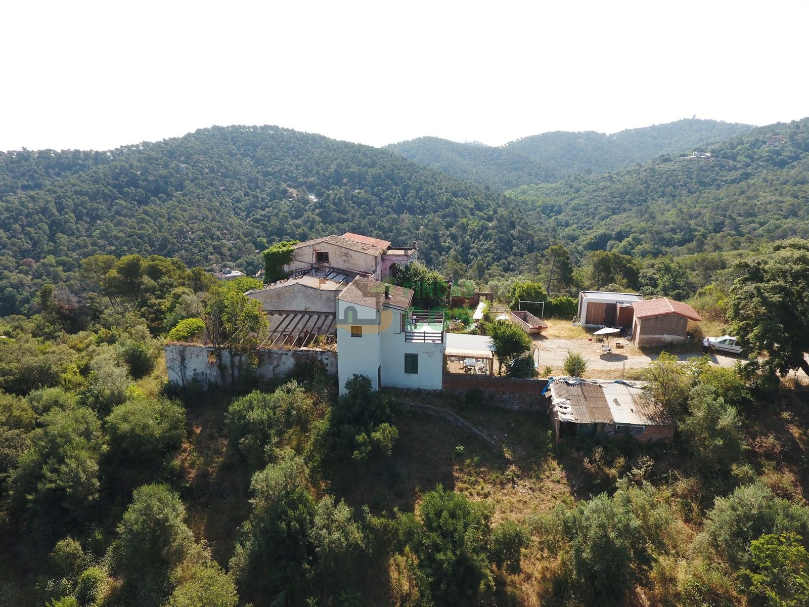 Vista exterior de Casa o xalet en venda en Sant Cugat del Vallès amb Jardí privat, Terrassa i Balcó
