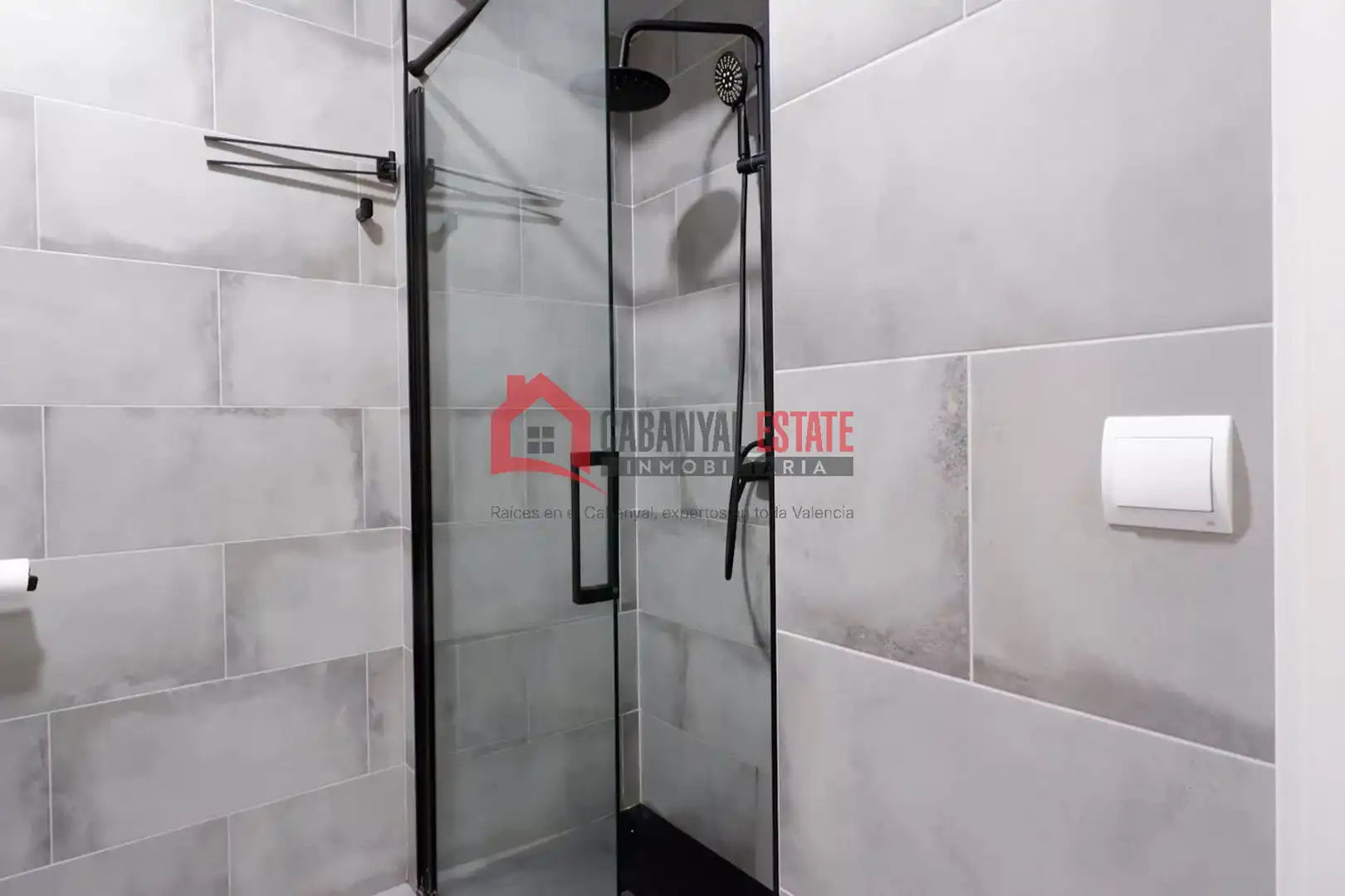 Baño de Apartamento en venta en Valencia con Aire acondicionado, Calefacción y Amueblado