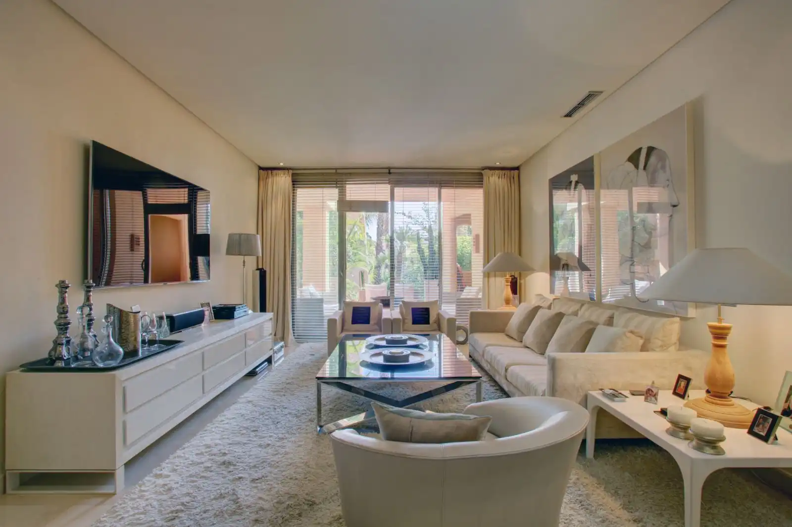 Sala d'estar de Pis en venda en Marbella amb Aire condicionat