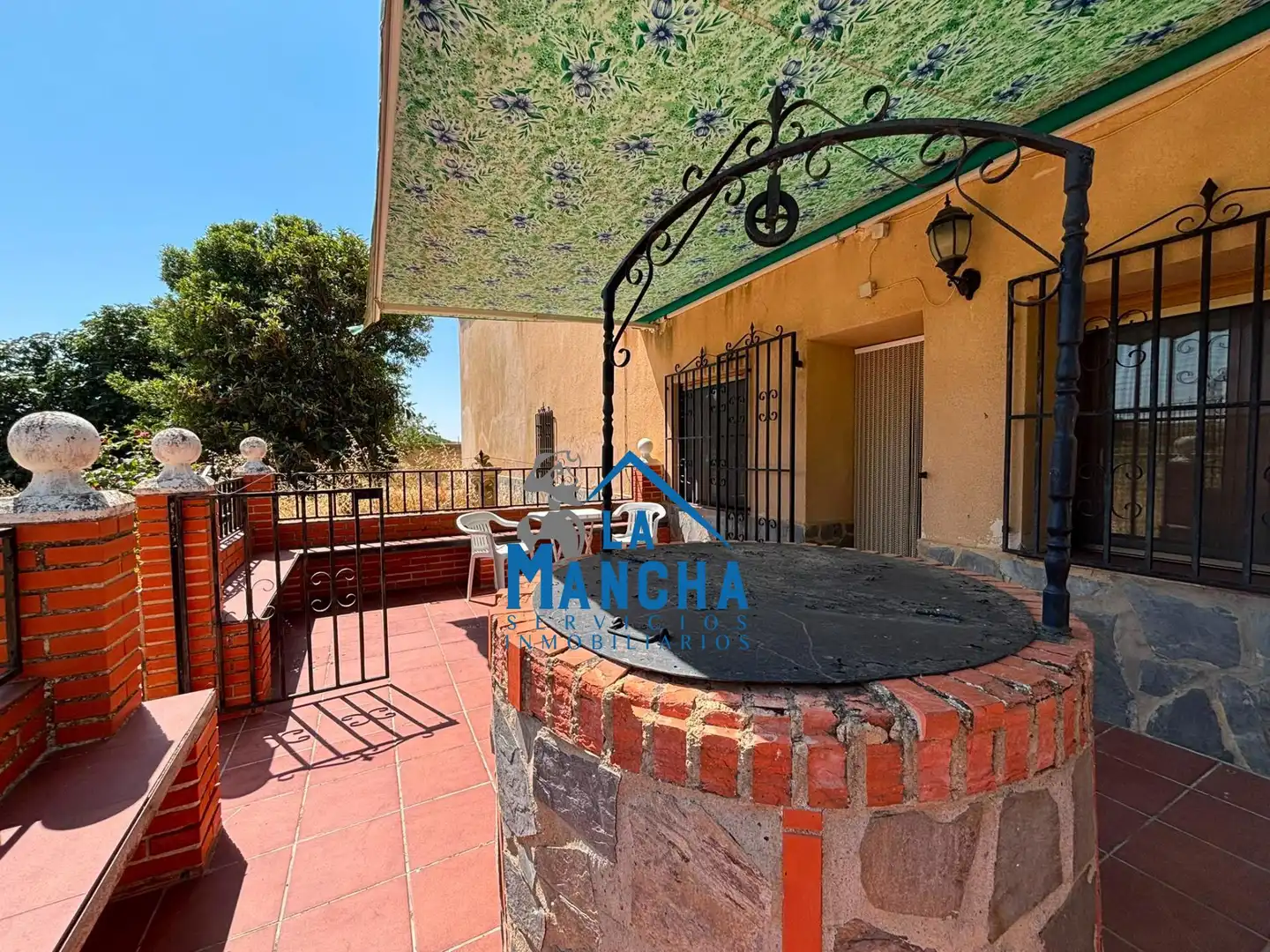 Terraza de Casa o chalet en venta en Hoya-Gonzalo con Calefacción, Jardín privado y Amueblado