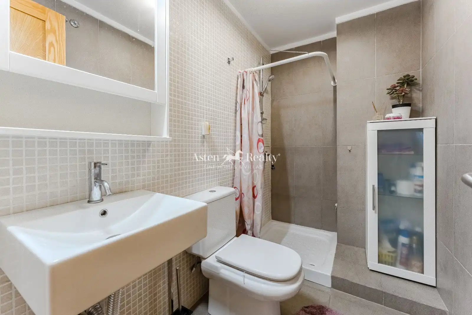 Badezimmer von Einfamilien-Reihenhaus zum Verkauf in Santiago del Teide mit Privatgarten, Terrasse und Abstellraum